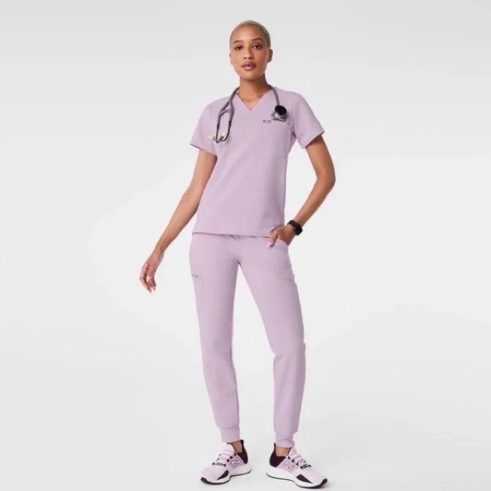 Lavender haze figs Scrub Set Catarina top xl/p and Zamora jogger xl